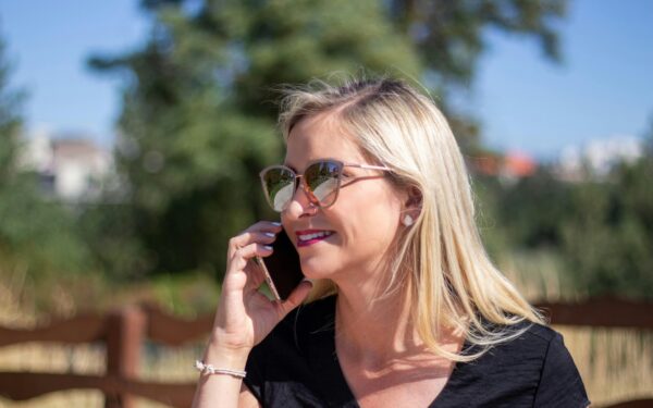 Kaip atrodyti 10 metų jauniau be jokių injekcijų? Tinkama plaukų spalva akimirksniu pakeičia veidą