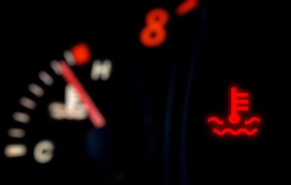 Patyręs mechanikas įspėja: ši žiemos klaida šildant automobilį gali kainuoti labai brangiai