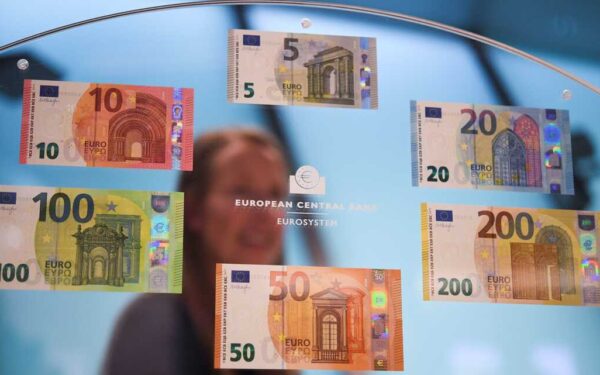 Finansinis pastiprinimas karo fone: Ukraina sulaukė šimtų milijonų dolerių paramos