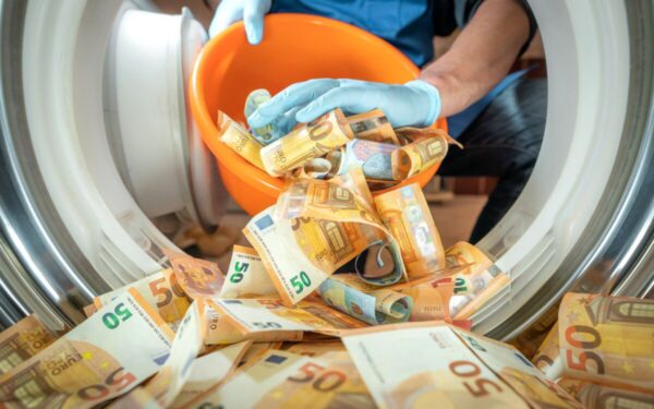 Lietuviai panikuoja: ar antstoliai per sekundę pasisavins antros pakopos pinigus?