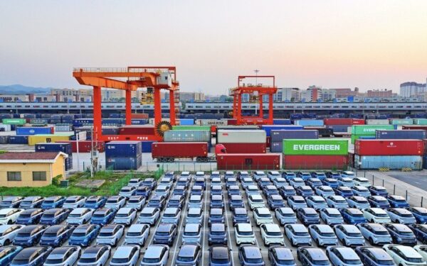 Pigūs miesto elektromobiliai gali tapti masiniai: gamintojai jau testuoja sprendimą