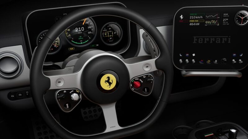 Rizikingas „Ferrari“ ėjimas: pirmojo elektromobilio sprendimus patikėjo „Apple“ legendai