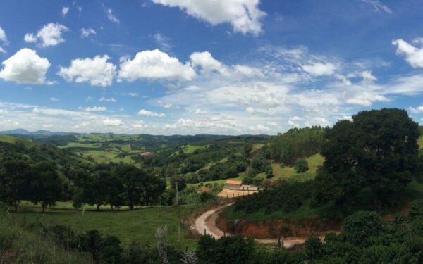 Galimas meteoritas Brazilijoje? Mįslingos nuolaužos iš dangaus sukėlė paniką, kas iš tiesų nukrito?