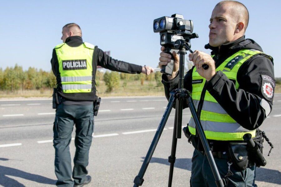 Netikėti greičio matuoklių spąstai: šis visiškai naujas radaras fiksuoja ne tik jūsų greitį