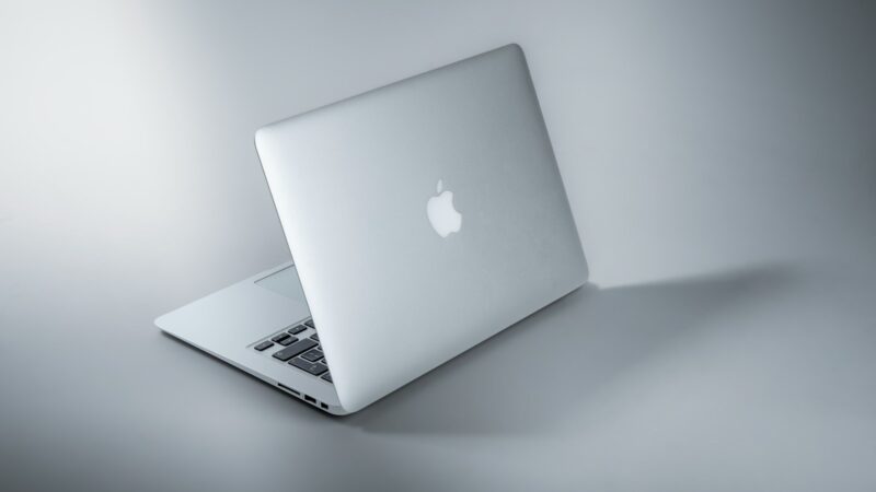 Amerikietė užsisakė „MacBook“ iš „Temu” už 137 dolerius, bet atidariusi siuntinį liko be žado
