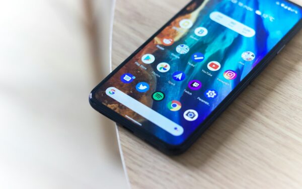 „Android“ išmanusis telefonas, kuris užkariavo rinką, nors kainuoja mažiau nei 200 eurų
