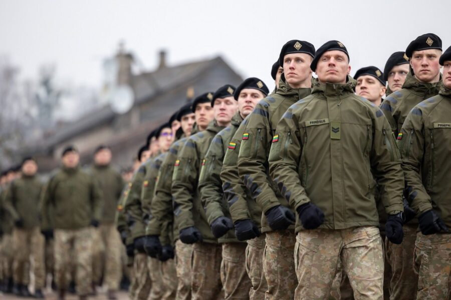 Savanoriavo fronte, bet mokėjo kainą namuose: Seimas priėmė sprendimą, kuris keičia situaciją