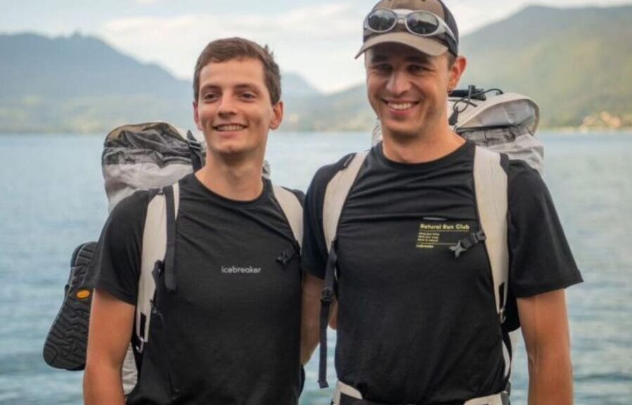 Neįtikėtinas pasiryžimas: du bičiuliai iš Prancūzijos pėsčiomis keliavo iki Šanchajaus