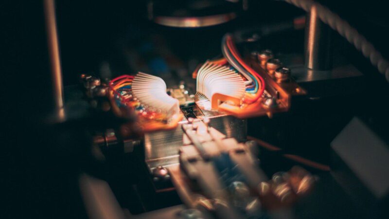 Kvantiniai kompiuteriai aukštyn kojom apvers DI? Startuoja projektas, kuris gali pakeisti viską