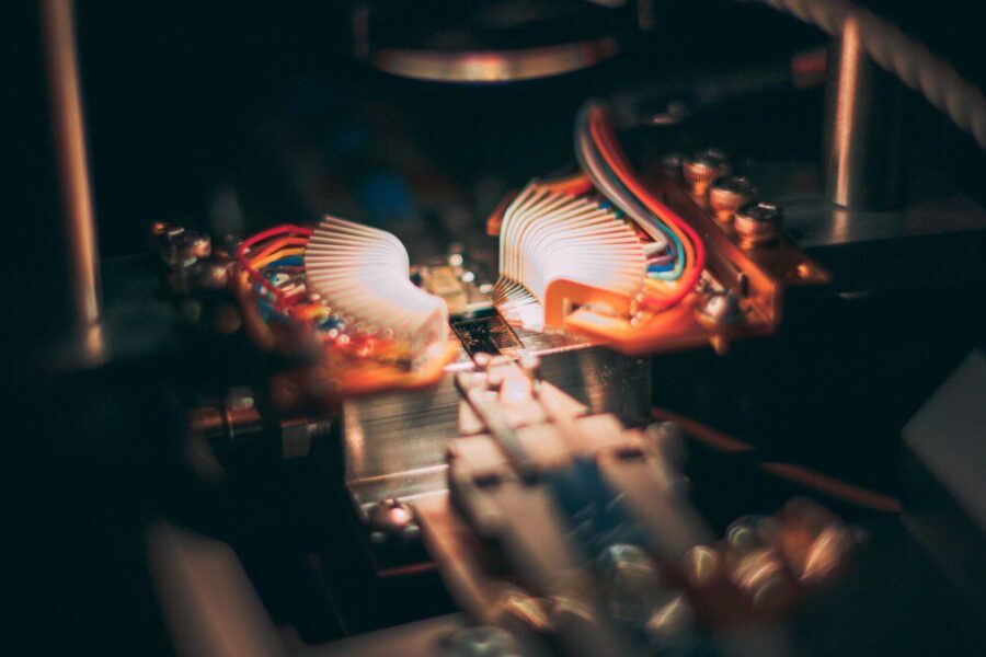 Kvantiniai kompiuteriai aukštyn kojom apvers DI? Startuoja projektas, kuris gali pakeisti viską