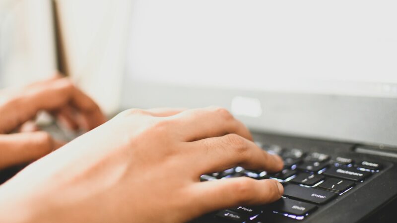Norite prisidurti prie algos? Įvardintos geriausios papildomo uždarbio galimybės Lietuvoje