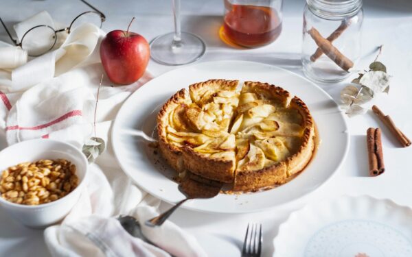 Orkaitėje keptas obuolių pyragas: pasigaminkite tinginių desertą iš Suomijos