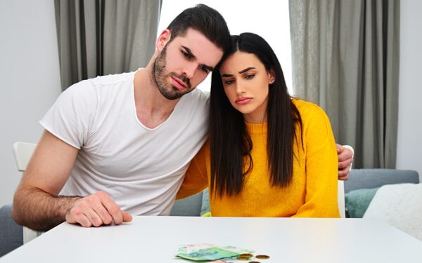 Tūkstančiai lietuvių jau gali būti skolingi, bet apie tai net neįtaria: ar tarp jų esate ir jūs?