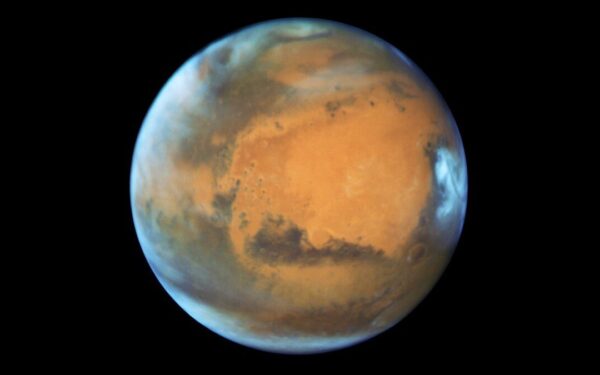 Muskas keičia kosmoso strategiją: „SpaceX“ fokusas persikelia nuo Marso