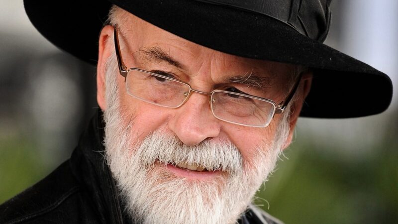 Terry Pratchett pavyzdys: ankstyvieji demencijos požymiai slypi rašytojų kalboje