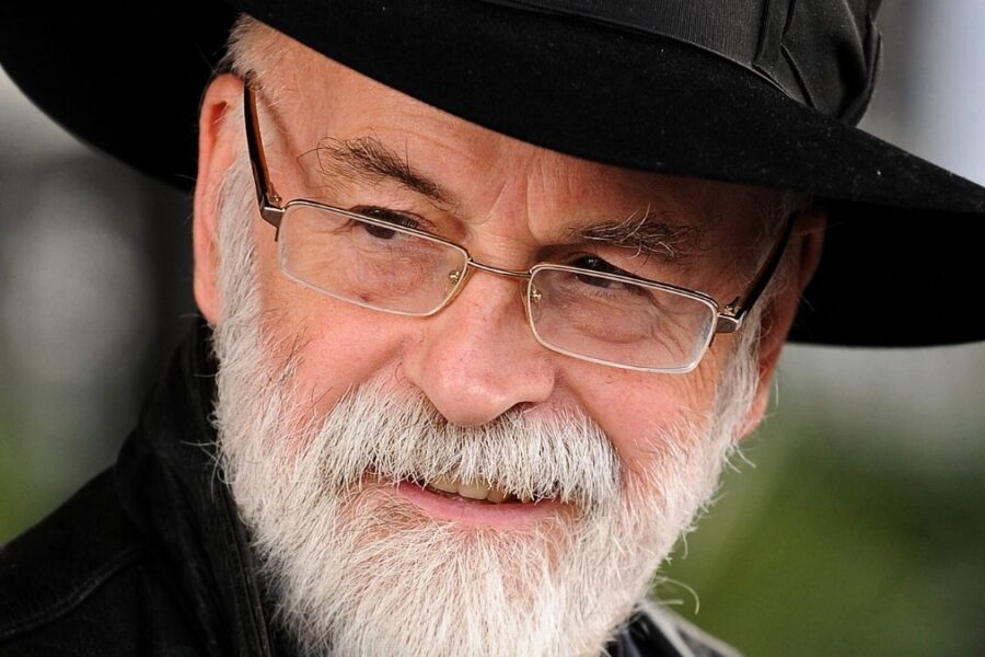 Terry Pratchett pavyzdys: ankstyvieji demencijos požymiai slypi rašytojų kalboje