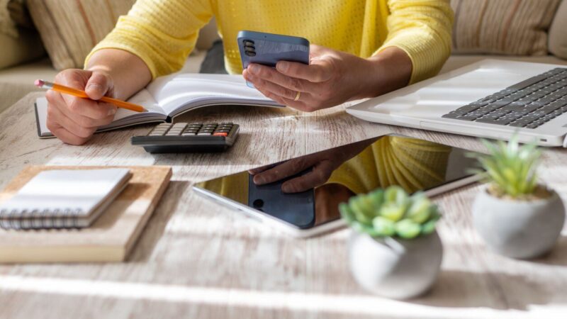 Tai, kas vyksta su pinigais Lietuvoje, kelia klausimų: kodėl dalis žmonių net nebando taupyti?