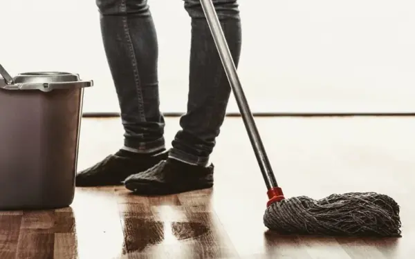 Vos vienas paprastas veiksmas ir grindų plovimas tampa lengvesnis nei kada nors anksčiau