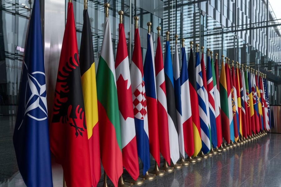 Tylus augimas, kuris kelia klausimų: NATO dar labiau didina išlaidas, tačiau kas verčia tai daryti būtent dabar?