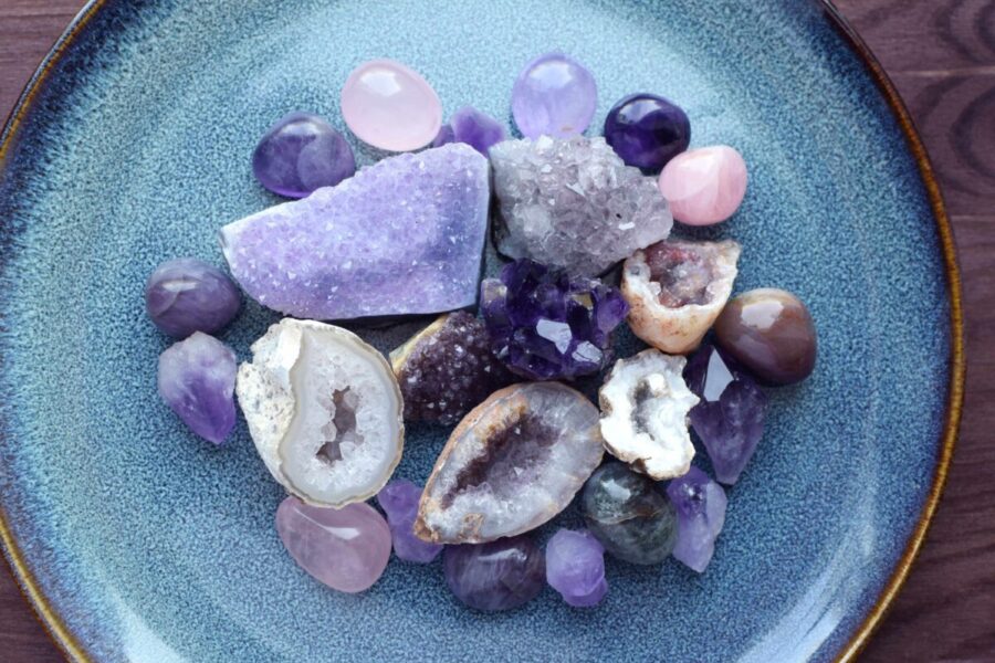 Šeštadienio akmenų vadovas: atraskite brangakmenių paslaptis, kaip atverti klestėjimą ir apsaugą