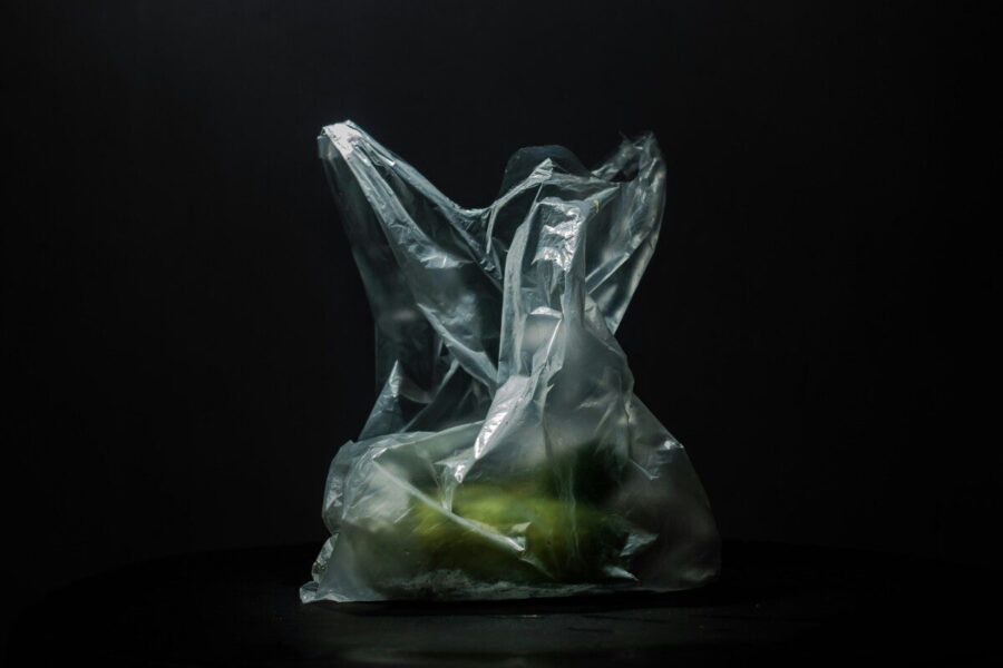 Žiemą plastikiniai maišeliai praverčia labiau, nei manote: štai keli būdai