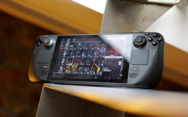 Žaidėjų kantrybė senka: šio kompaktiško žaidimų įrenginio įsigyti praktiškai neįmanoma, kalta krizė