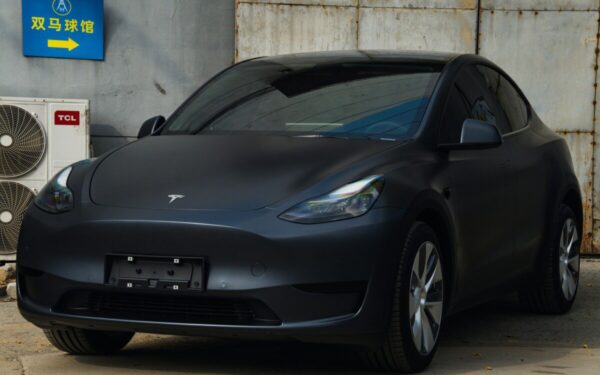 Automobilių revoliucija ar saugumo spaudimas? Įstatymas gali pakeisti „Tesla“ durų koncepciją