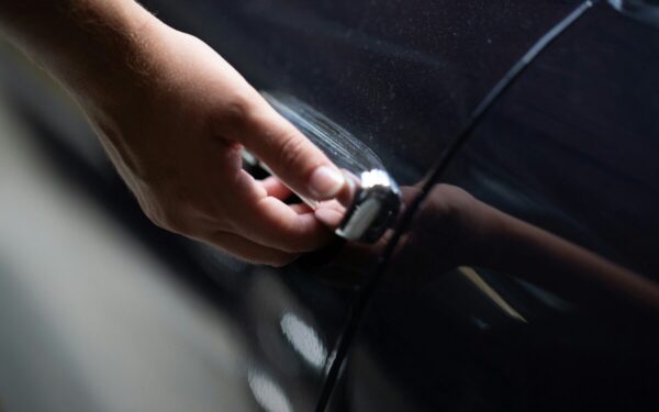 Sveikas protas nugalėjo: Kinija atsisako automobilių detalių, kurios ilgai erzino