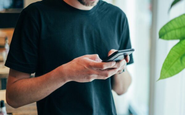 Mokslininkai perspėja: išmanieji telefonai keičia kūną, sveikatą ir santykius