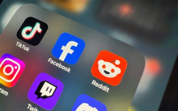 Naujas socialinis tinklas sprogo populiarumu, bet jau skęsta skandale