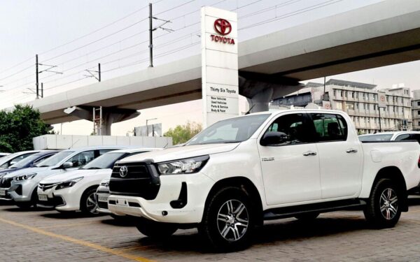 Pirmasis šio gamintojo elektromobilis Indijoje sukėlė ažiotažą: bandytojai neteko žado