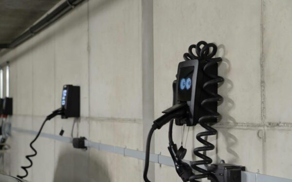 Naujas vagių taikinys: nerimą kelianti tendencija elektromobilių savininkams