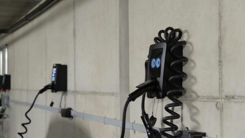 Naujas vagių taikinys: nerimą kelianti tendencija elektromobilių savininkams