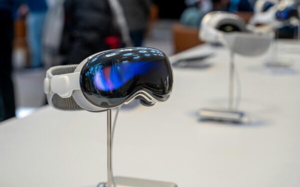 Atsilikę nuo konkurentų? Platforma pagaliau pristato programėlę išmaniesiems akiniams