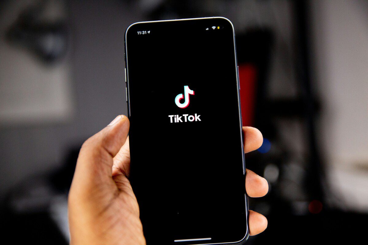 Naujas „TikTok” smūgis privatumui: startuoja funkcija, kuri seka jūsų buvimo vietą itin tiksliai