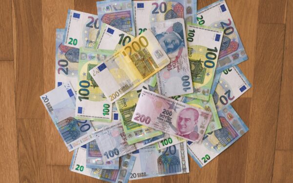 Konservatoriai imasi grynųjų ribojimo: jūs dar galėsite atsiskaityti, bet laisvė sparčiai traukiasi