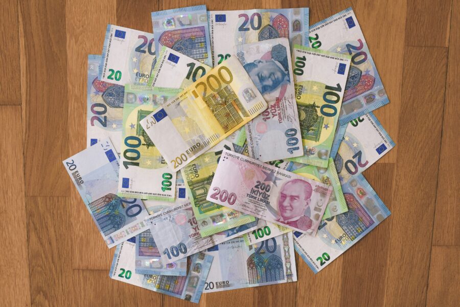 Konservatoriai imasi grynųjų ribojimo: jūs dar galėsite atsiskaityti, bet laisvė sparčiai traukiasi