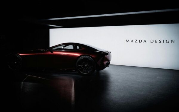 Elektromobilių rinką sudrebino naujasis „Mazda” sedanas: 560 km rida ir netikėtai maža kaina