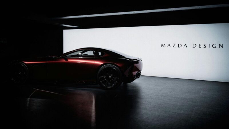 Elektromobilių rinką sudrebino naujasis „Mazda” sedanas: 560 km rida ir netikėtai maža kaina