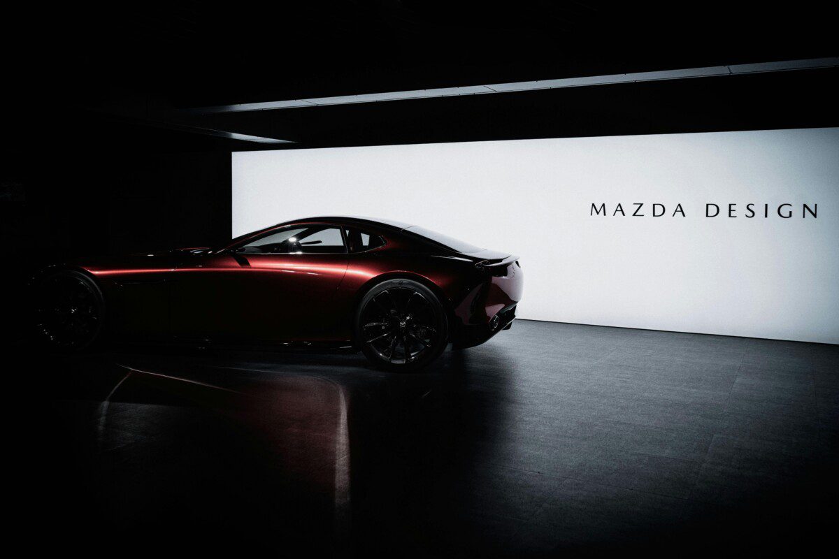 Elektromobilių rinką sudrebino naujasis „Mazda” sedanas: 560 km rida ir netikėtai maža kaina
