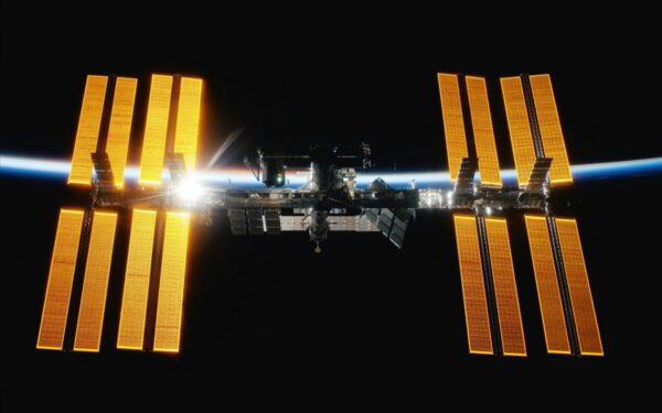 Pirmoji medicininė evakuacija kosminės stoties istorijoje: NASA siunčia naują įgulą