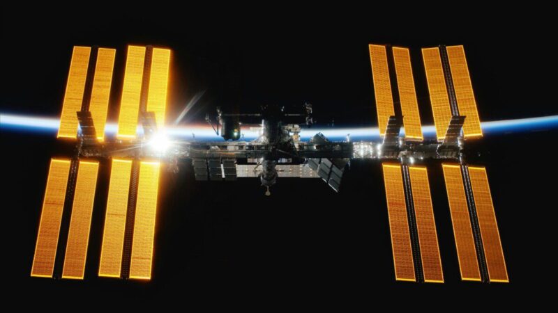Pirmoji medicininė evakuacija kosminės stoties istorijoje: NASA siunčia naują įgulą