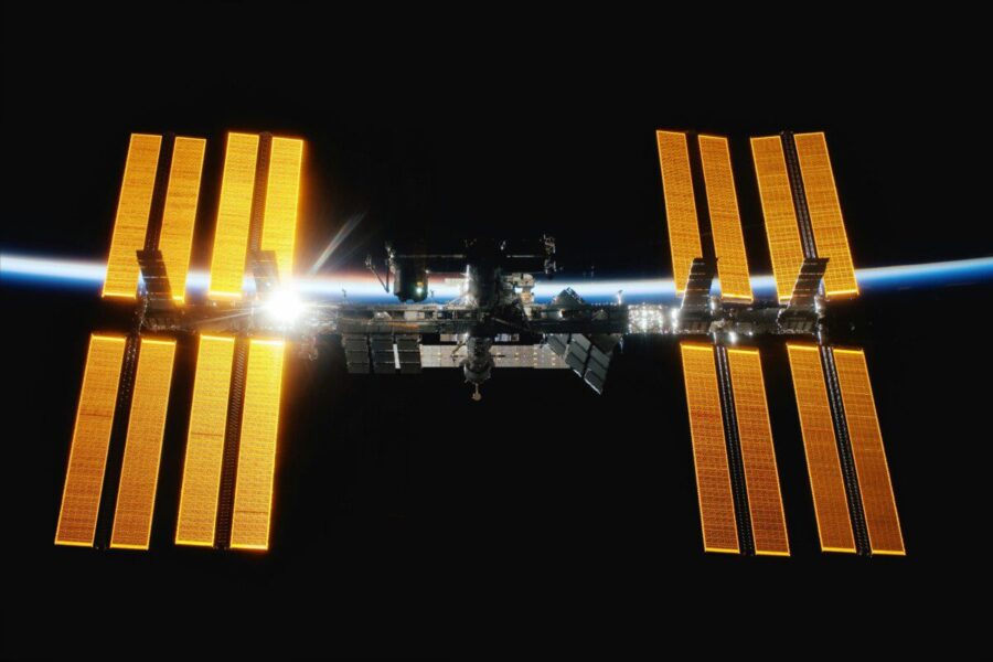 Pirmoji medicininė evakuacija kosminės stoties istorijoje: NASA siunčia naują įgulą