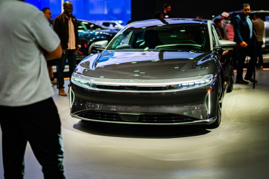 Kalifornija atsitraukė: „Tesla” ir toliau gali vykdyti prekybą, nepaisant anksčiau pateiktų kaltinimų