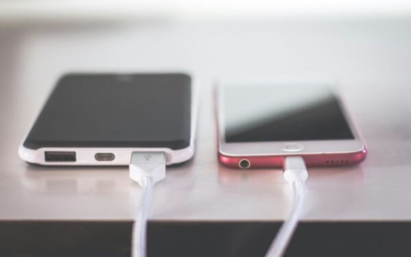 Išmaniųjų telefonų revoliucija: įvardijo, kaip didelės talpos baterijos keičia viską, ką žinojome