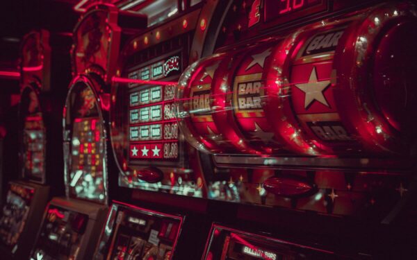 Lošimų priežiūros tarnyba smogia tūkstantine bauda: „Optibet“ valdomai įmonei teko aiškintis