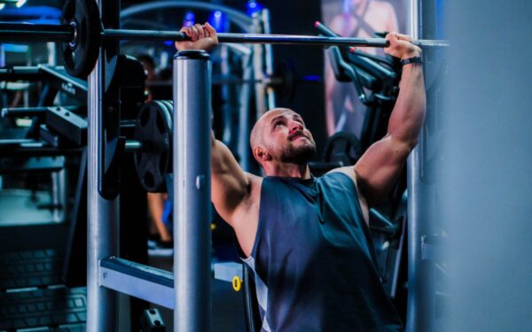 Grįžimas į sportą po ilgos pertraukos: gydytojas perspėja, ką išduoda raumenų skausmas