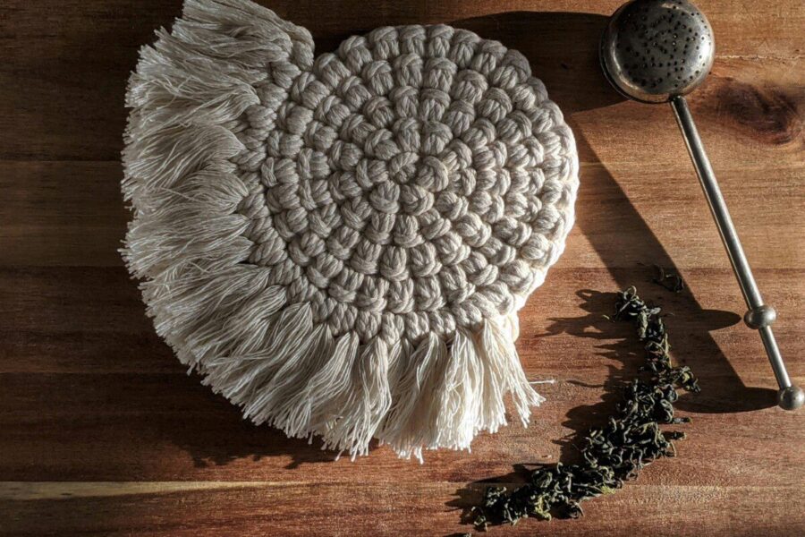 Makramė grįžta ir užkariauja namus: štai kodėl šio rankdarbio dabar nori išmokti kiekvienas