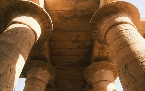 Archeologai tiria Tutanchamono sandalus: ką iš tiesų reiškia po faraono kojomis atsidūrę priešai?
