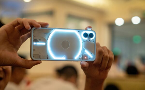 „Nothing“ ketina mesti iššūkį „Apple“? Naujo telefono pristatymo data kelia daug klausimų